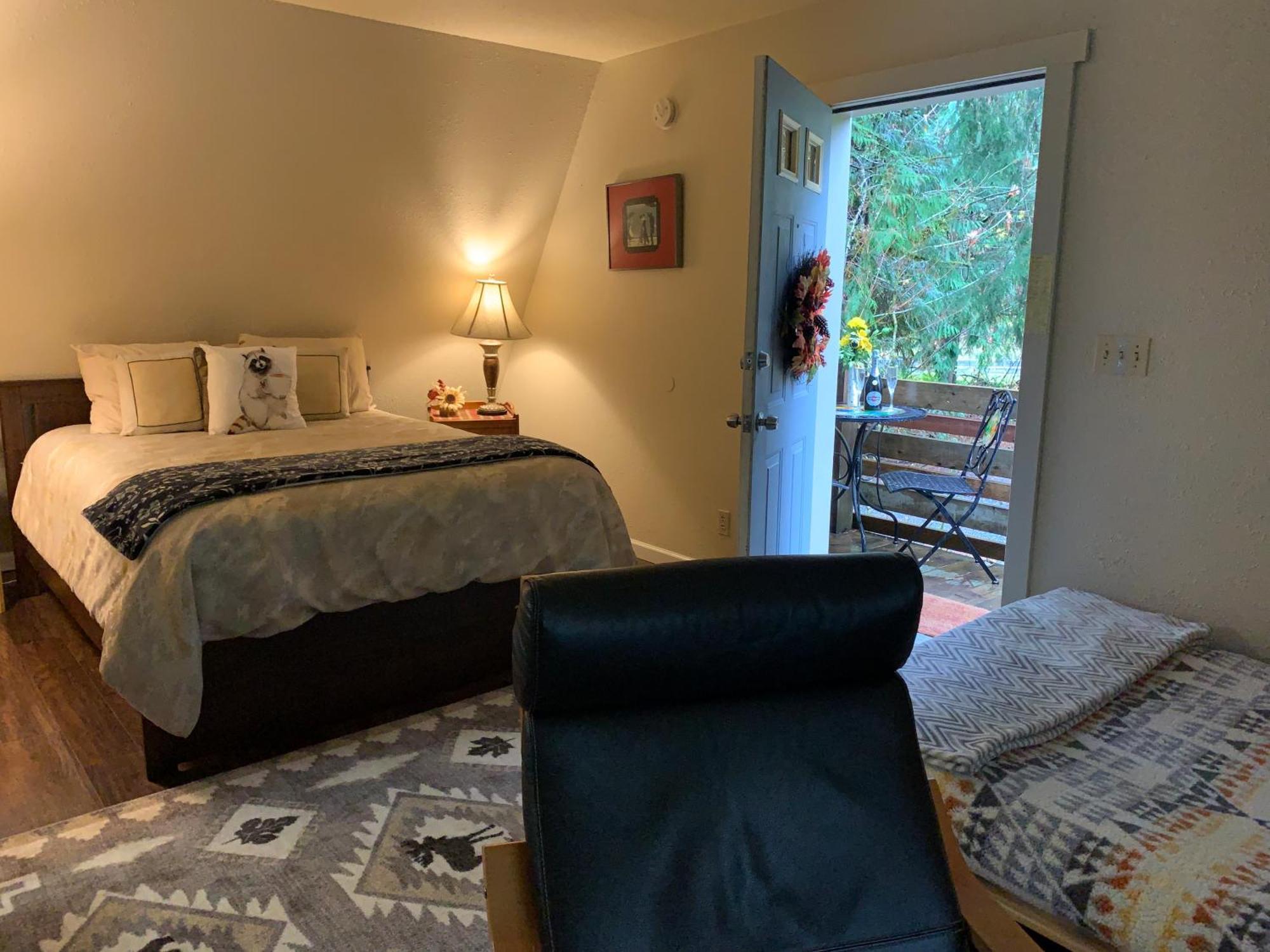 Mountain Meadows Inn & Chalet Suites Ашфорд Екстериор снимка