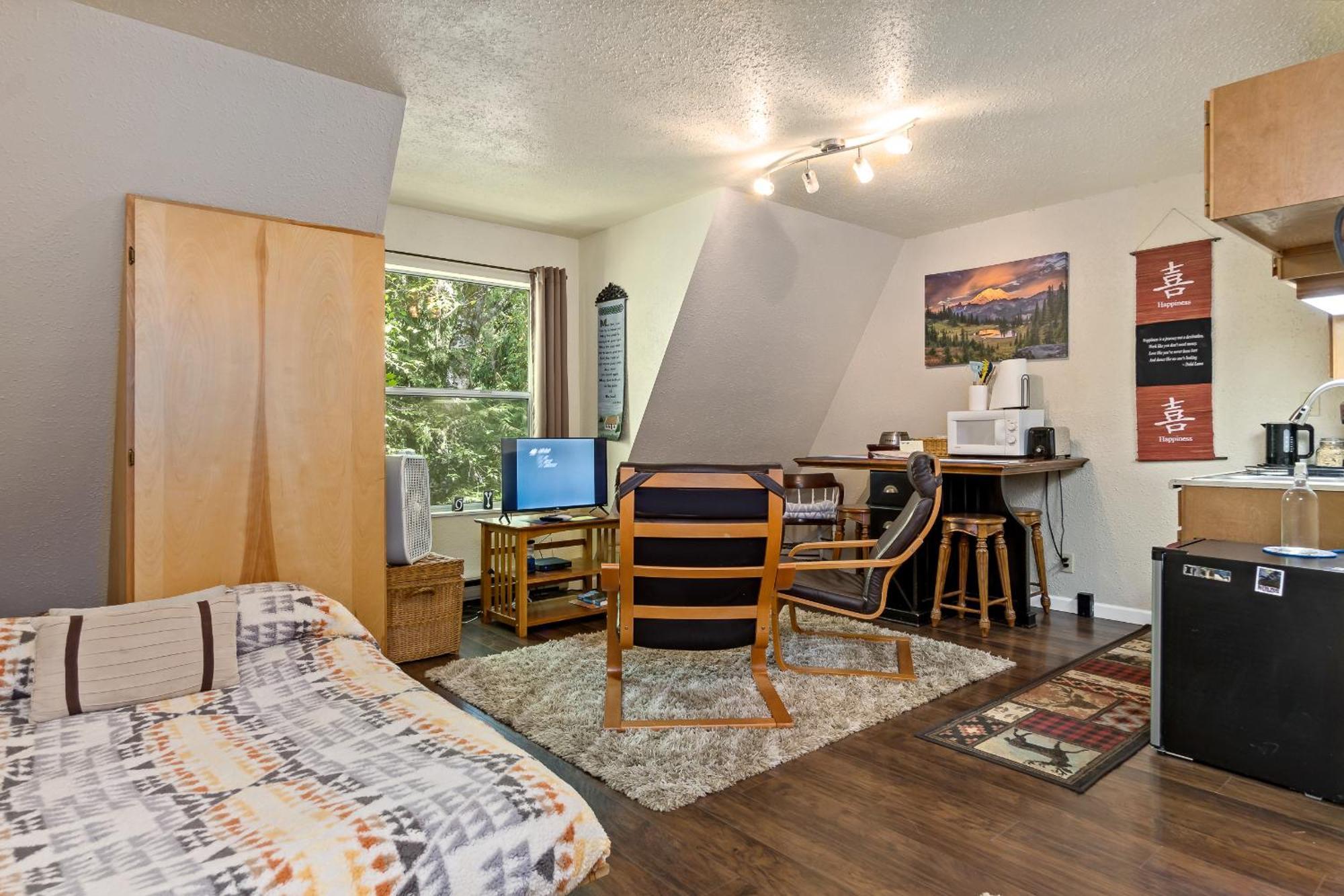 Mountain Meadows Inn & Chalet Suites Ашфорд Екстериор снимка