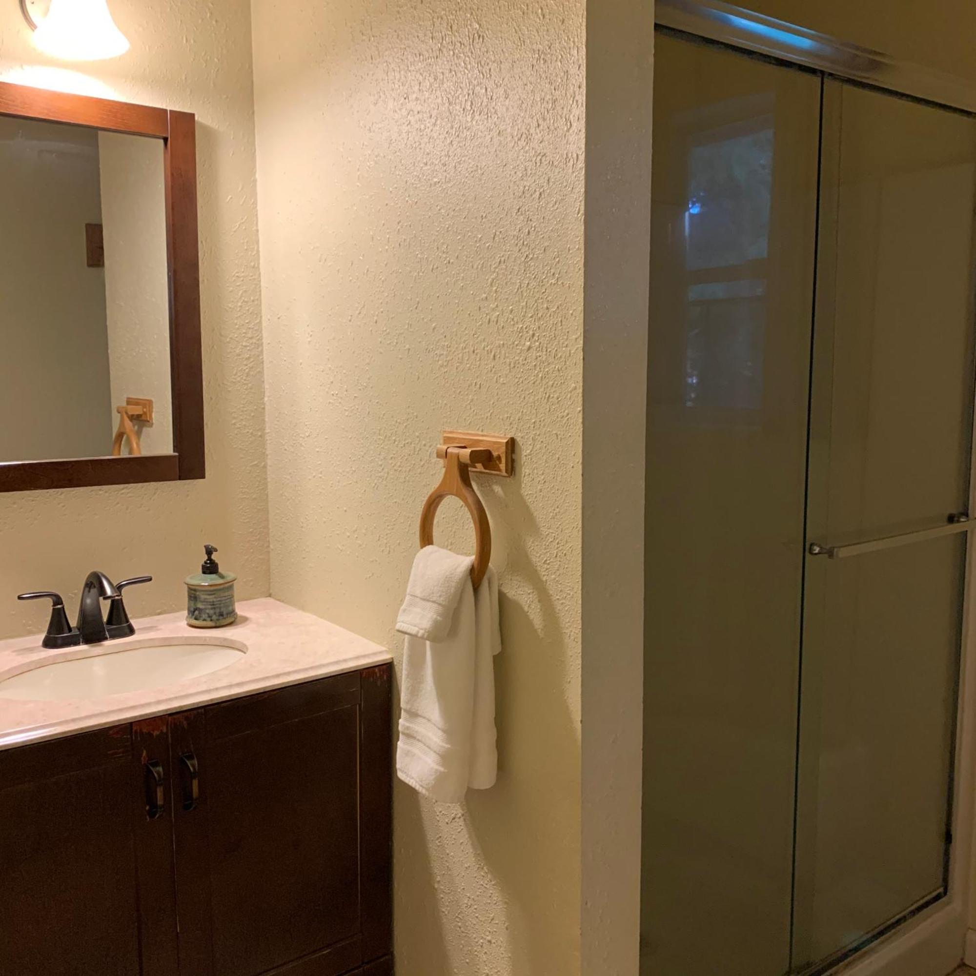 Mountain Meadows Inn & Chalet Suites Ашфорд Екстериор снимка