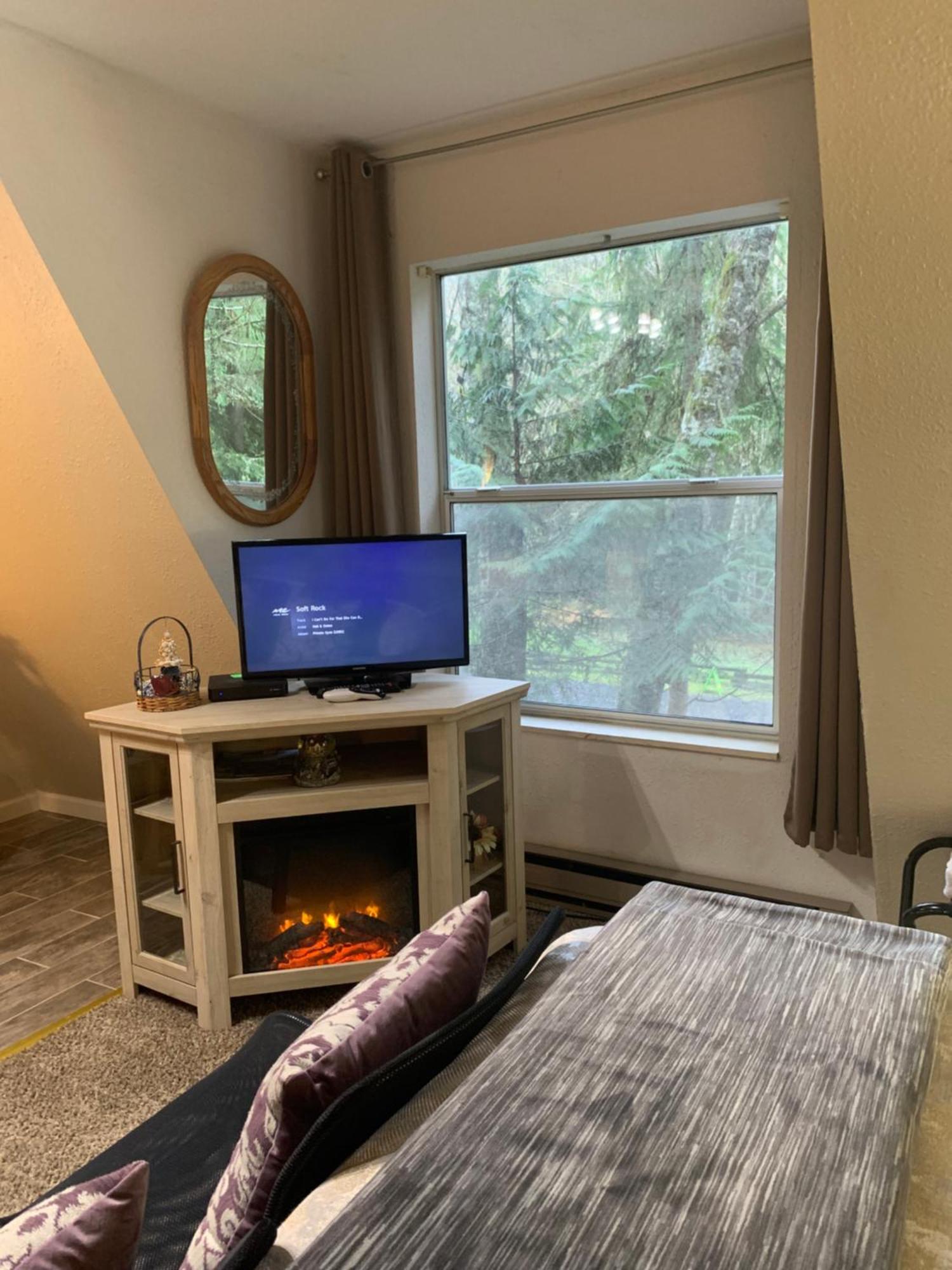 Mountain Meadows Inn & Chalet Suites Ашфорд Екстериор снимка